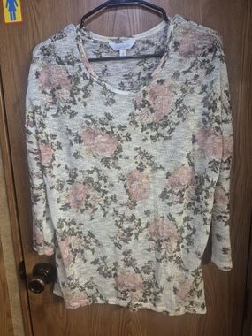Charming Charlie Women's Top Size Small.   Box 46
